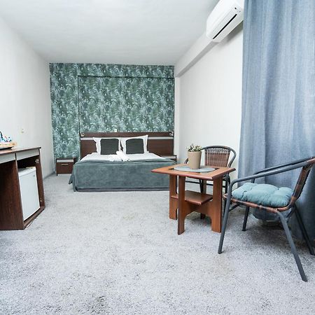 Family Hotel Central Sjumen Eksteriør billede