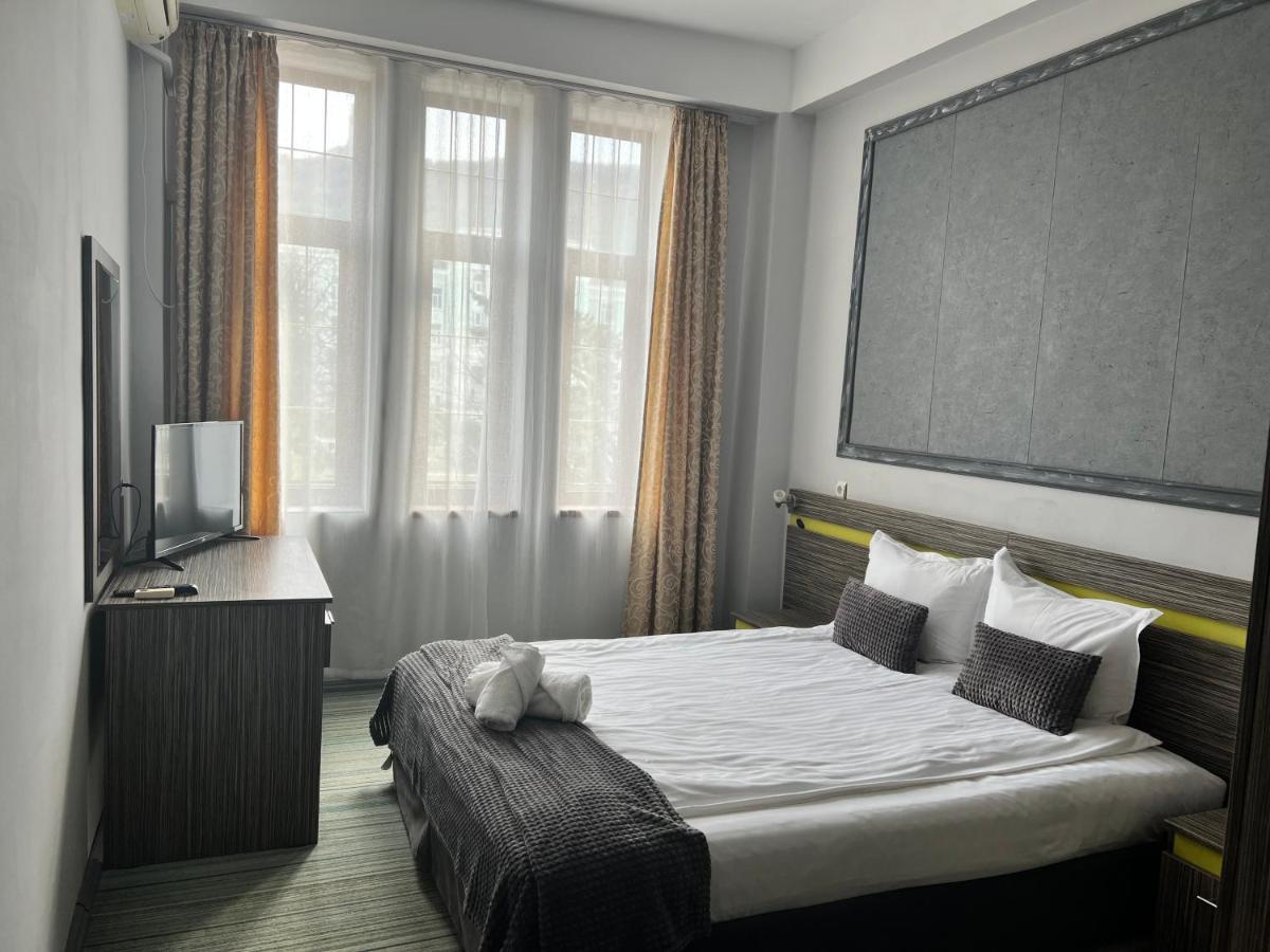 Family Hotel Central Sjumen Eksteriør billede