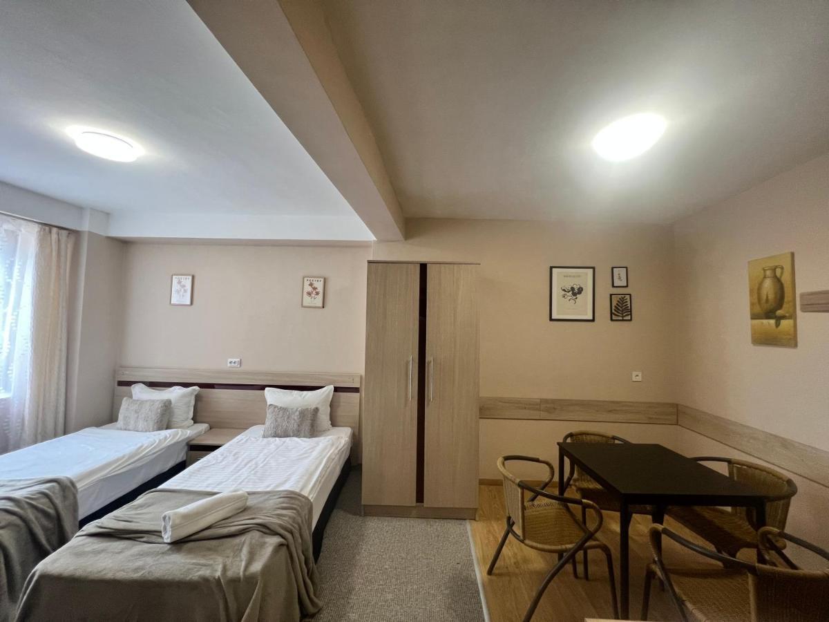 Family Hotel Central Sjumen Eksteriør billede